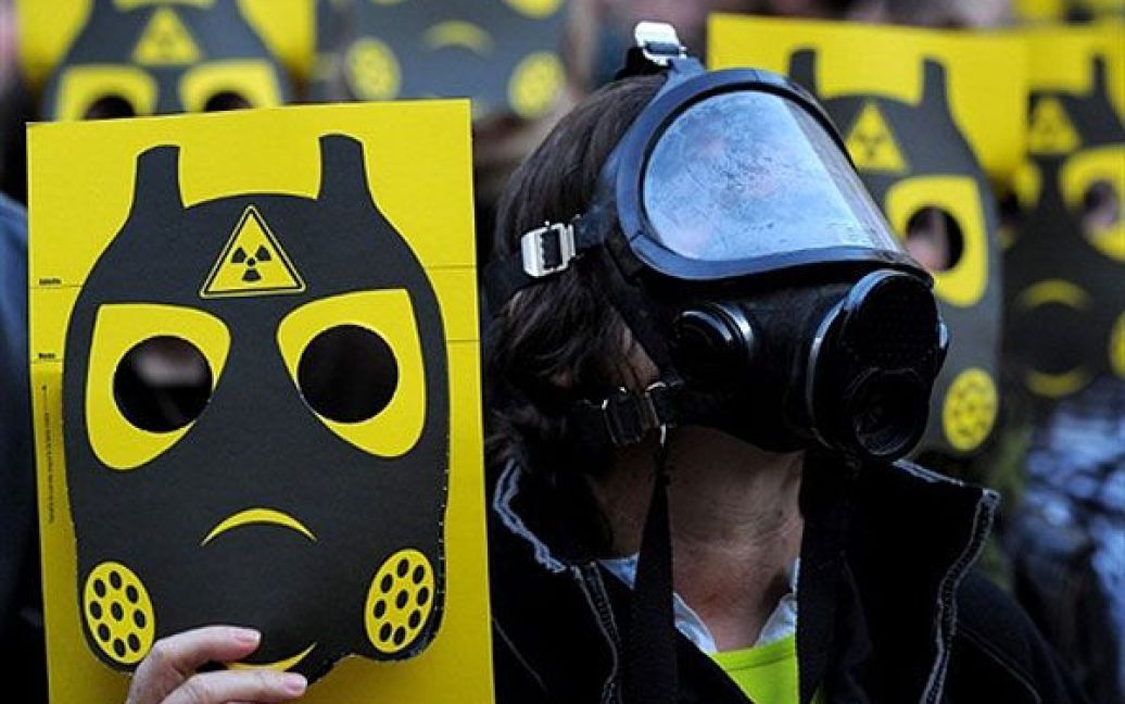 Іспанія, Барселона. Тисячі антиядерних активістів взяли участь у демонстрації, яку влаштували в Барселоні у відповідь на драматичну ситуацію з АЕС "Фукусіма" в Японії. / © AFP
