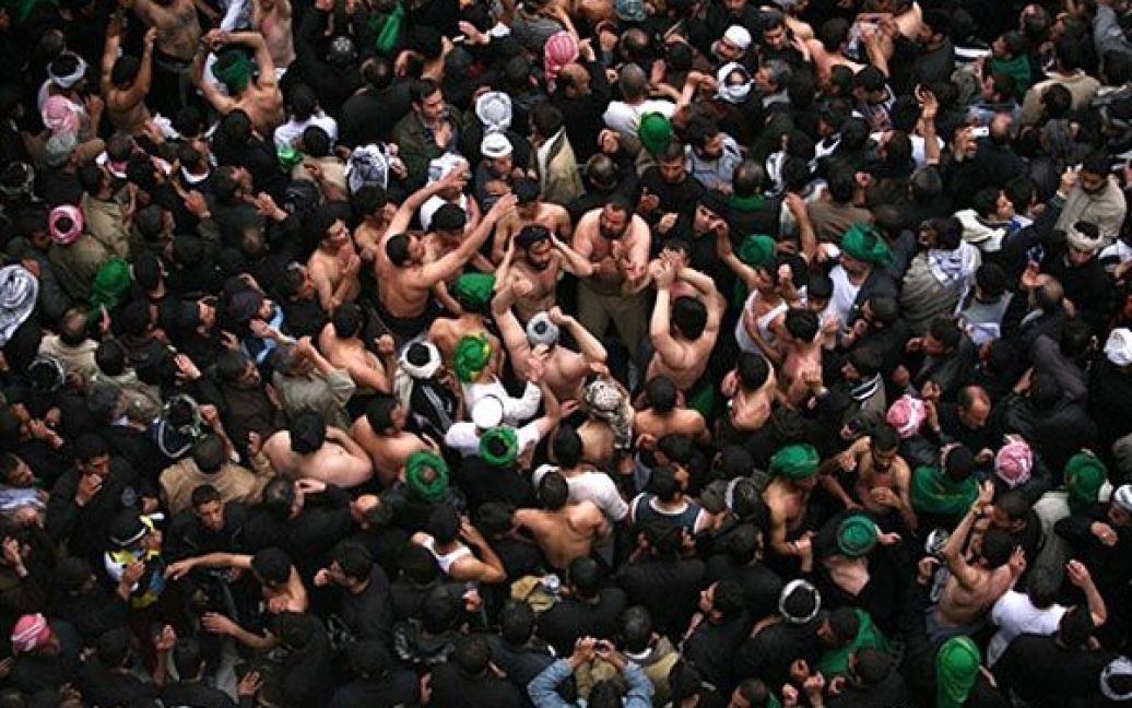 Ірак, Кербела. Сотні тисяч мусульман-шиїтів беруть участь у релігійних ритуалах в священному іракському місті Кербела під час святкування Arbaeen, свята, що відзначає 40 днів після річниці смерті імама Хусейна. / © AFP