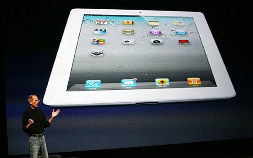 В Apple розраховують, що внесені зміни дозволять iPad успішніше протистояти натиску конкуруючих планшетів на базі двоядерних процесорів. / © AFP