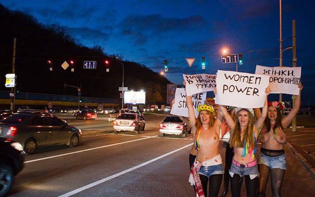 Жіночий рух FEMEN провів у Києві топлес-акцію, присвячену Міжнародному дню боротьби з насильством над жінками. / © Жіночий рух FEMEN