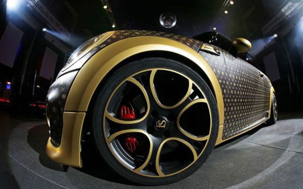 Німецьке тюнінг-ательє CoverEFX презентувало новий дизайну спортивного автомобіля MINI Cooper JCW. / © Etoday