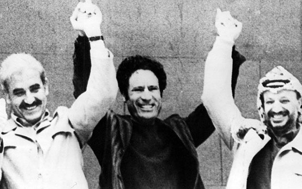 Лідер Організації звільнення Палестини Джордж Хабаш, лідер Лівії Муаммар Каддафі, голова ОЗП Ясір Арафат. 1977 рік. / © AFP