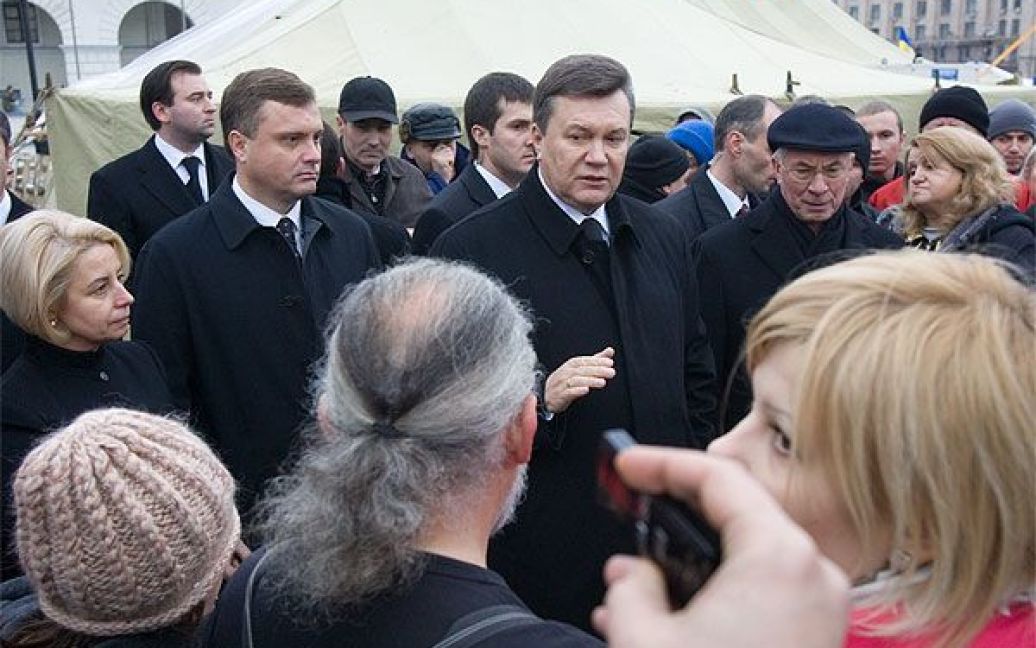 Мітингувальники не погодилися з варіантами врегулювання конфлікту, запропонованими Азаровим. / © President.gov.ua