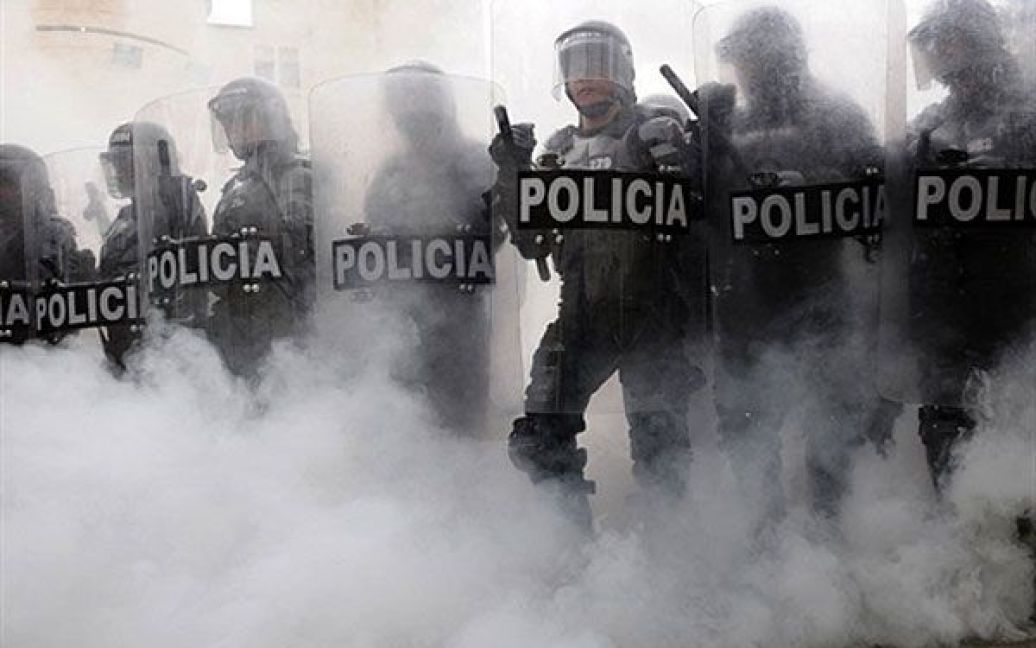 Колумбія, Медельїн. Члени колумбійського поліцейського підрозділу
Mobile Anti-Riot Squad (ESMAD) проводять навчання у Медельїні,
департамент Антіокия. / © AFP