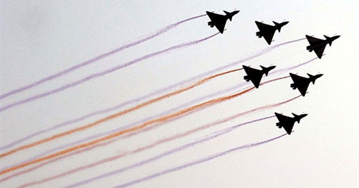 Виступ винищувачів на авіасалоні "Airshow China 2010" / © AFP