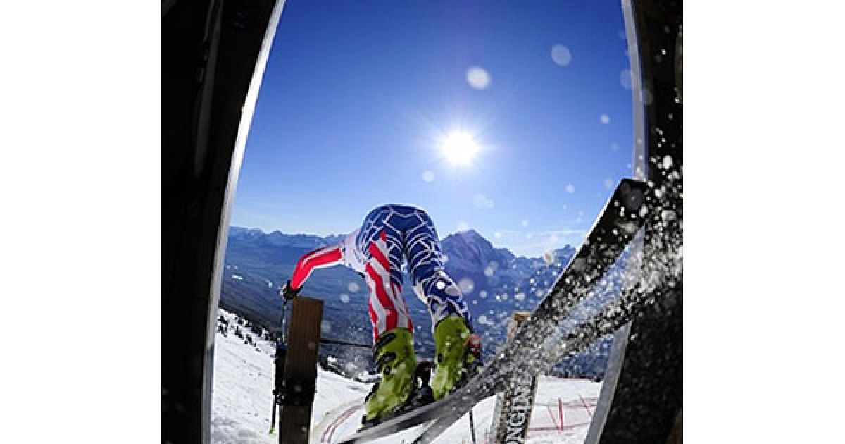 Канада, Лейк Луїс. Американський лижник Стівен Найман стартує під час першого тренування у швидкісному спуску серед чоловіків на Кубку світу в Лейк Луїс. / © AFP