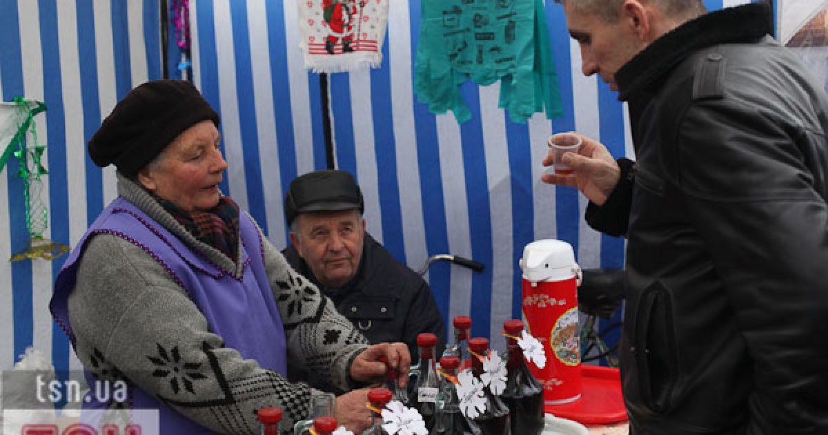 В місті Мукачево на Закарпатті провели фестиваль вина "Червоне вино 2011", в якому взяли участь більше 150 виноробів.