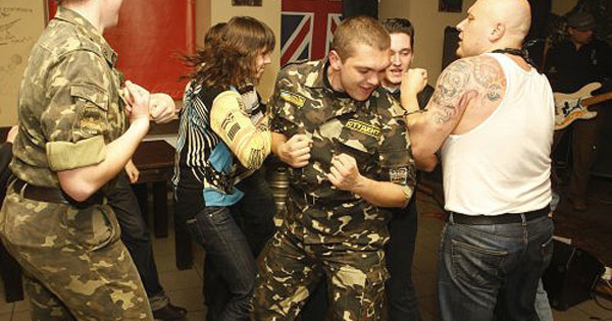 В рамках фестивалю відбулися виступи музичних гуртів та конкурси, в яких брали участь дівчата, яким є 18 років. / © УНІАН