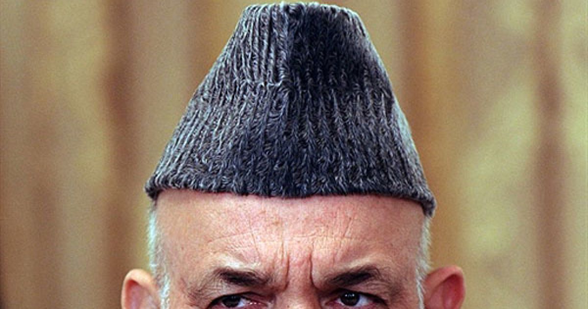 Афганістан, Кабул. Президент Афганістану Хамід Карзай під час прес-конференції у президентському палаці в Кабулі. Президент Афганістану спростовує інформацію про свою зустріч із "представником Талібану", про яку розповіло видання The New York Times. / © AFP