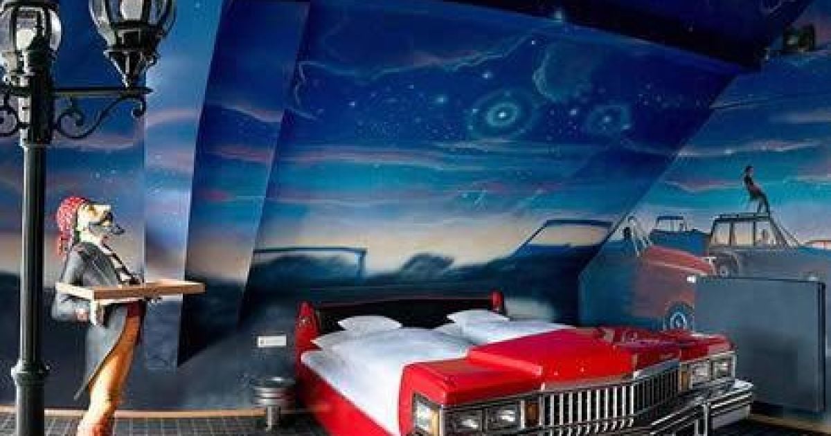 Весь інтер'єр готелю V8 виконаний в автомобільному стилі. / © skuky.net