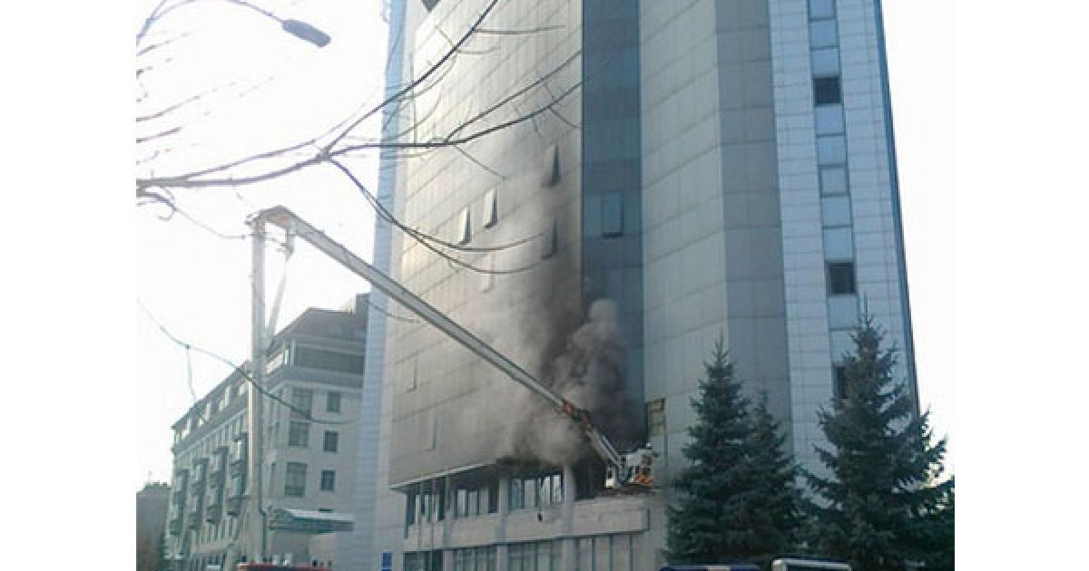 Пожежа у податковій, яка виникла на другому поверсі в одному з кабінетів, була загашена, постраждалих немає. / © Я - Корреспондент