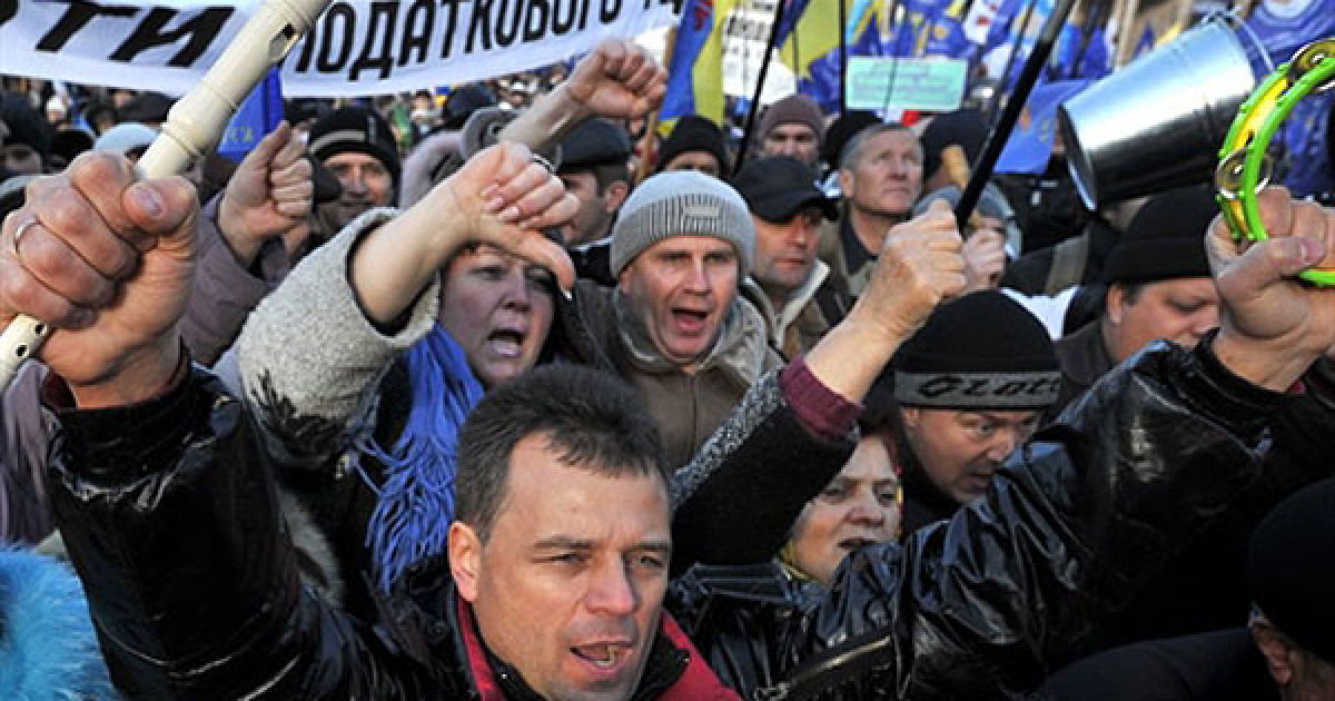 Загальна кількість мітингувальників, як повідомляється, сягає  близько 10 тисяч. / © AFP