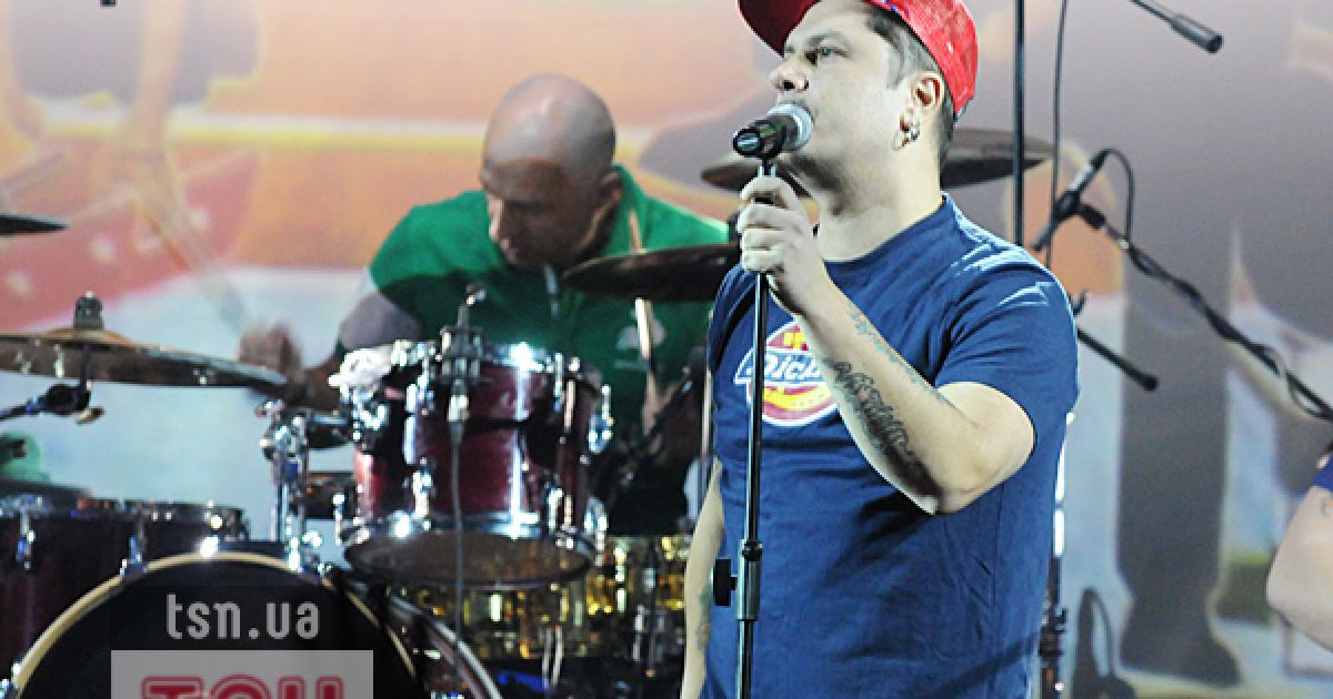 Аранжування й саунд помітно відрізнялися від альбомного, тому що концертний інструментарій значно відрізняється від задіяного в студії