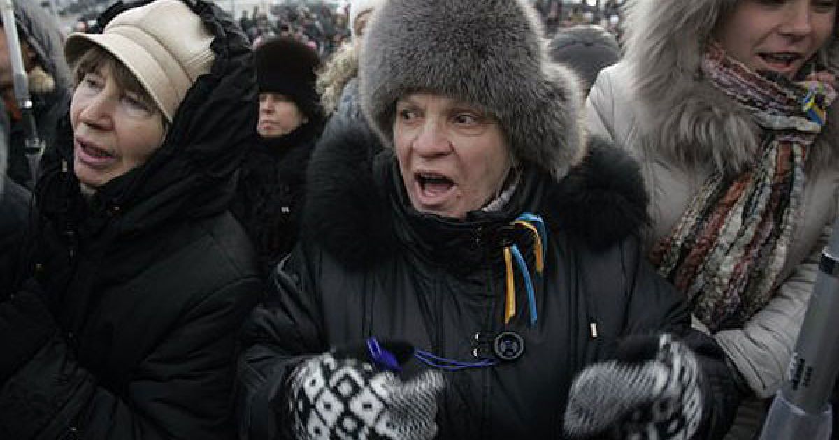 У центрі Києва декілька сотень мітингуючих зібралися на Європейській площі. / © УНІАН
