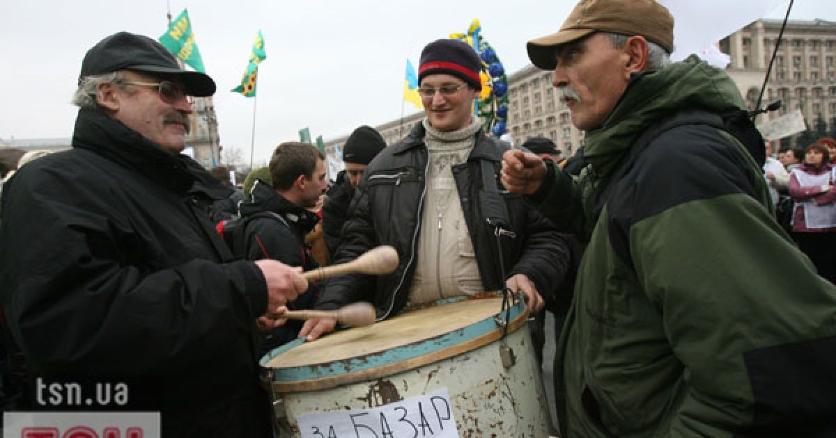 На підтримку акції протесту проти нового Податкового кодексу у Києві та в інших містах України вийшли на вулиці тисячі невдоволених підприємців.