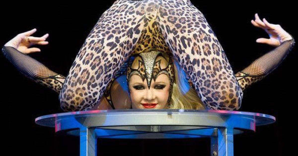 "Перлиною" виставки став виступ 24-річної росіянки Злати, "жінки-змії".