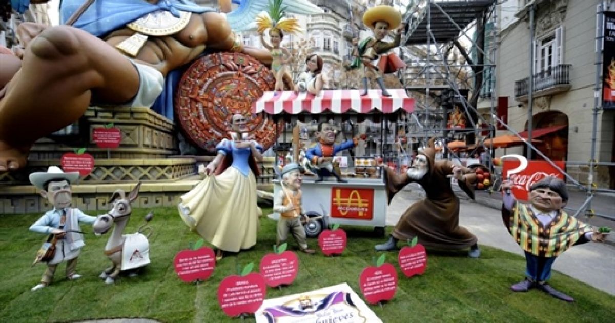 Ляльки зображують політиків і казкових персонажів, музичних виконавців та інших знаменитостей. / © AFP