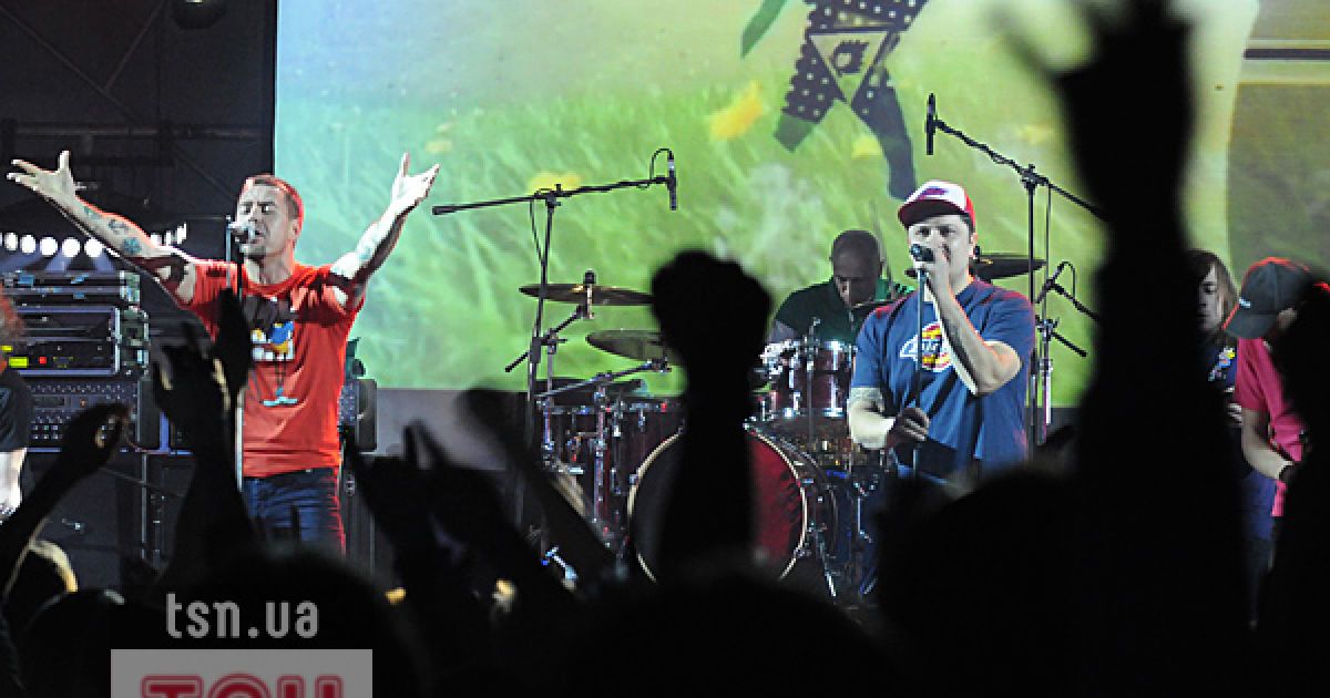 У київському клубі "Бінго" білоруський гурт "Ляпіс Трубецкой" розпочав свій перший всеукраїнський тур на підтримку нового альбому "Веселые картинки".