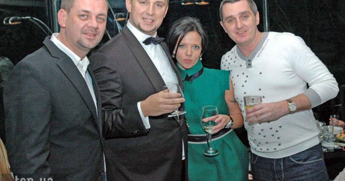 Режисер Олександр Стьоганов, продюсер Потап з дружиною Іриною, гуморист Дядя Жора.