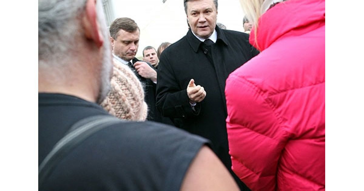Мітингувальники вимагали накласти вето на прийнятий Податковий кодекс і почати розробку нового документу з "чистого аркуша", президент Віктор Янукович припустив, що ветує Податковий кодекс. / © President.gov.ua
