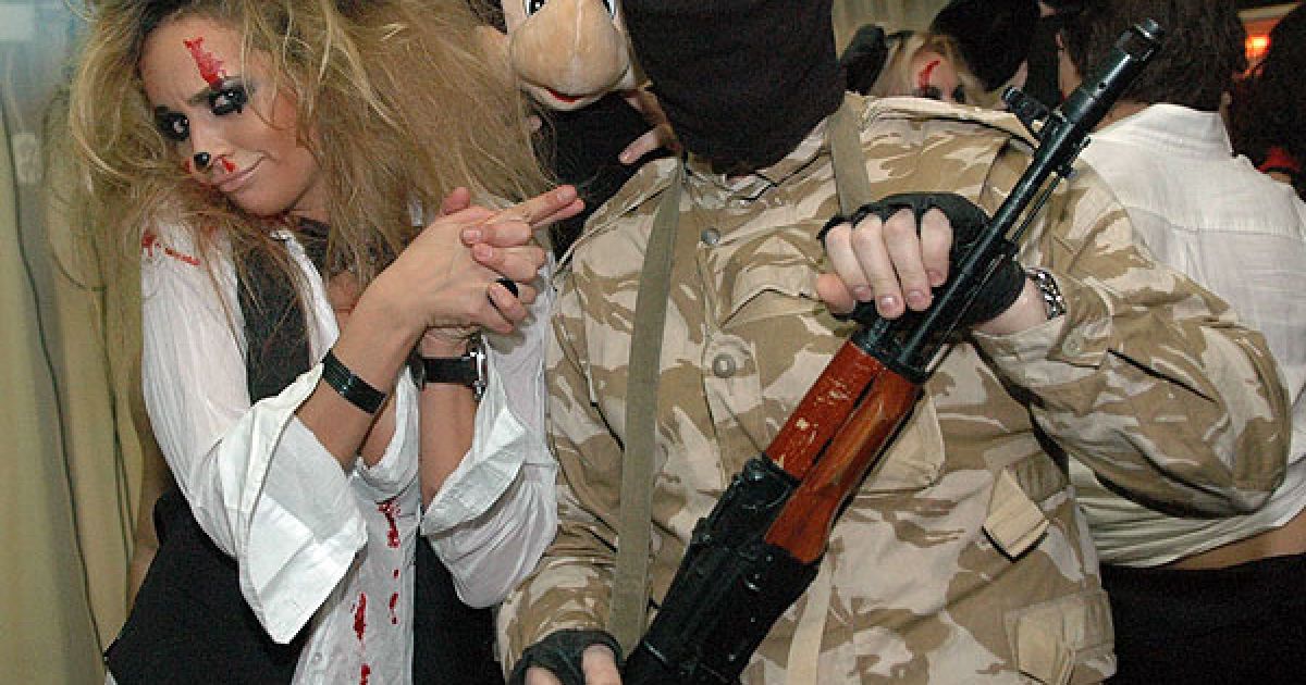 Співачка Маша Фокіна з особистою охороною