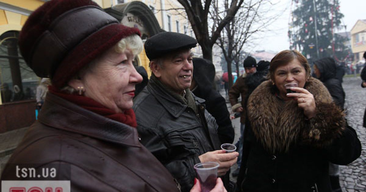 В місті Мукачево на Закарпатті провели фестиваль вина "Червоне вино 2011", в якому взяли участь більше 150 виноробів.