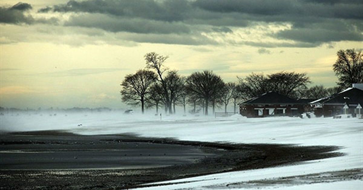 США, Вестпорт, штат Коннектикут. Пляж перед початком заметілі. Більша частина північного сходу Сполучених Штатів потерпає від морозів, хуртовини і снігопадів. / © AFP