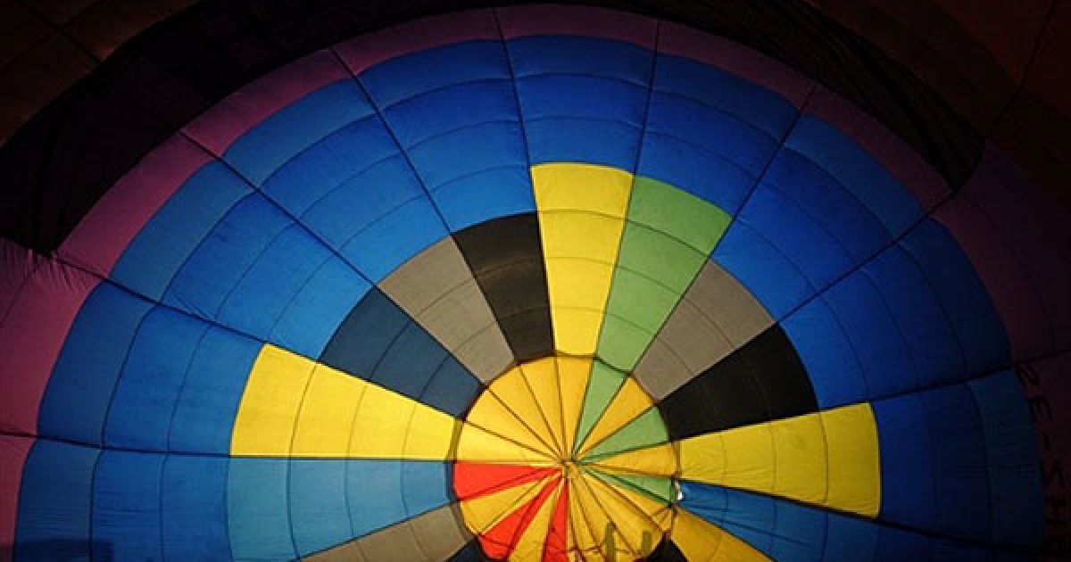 Щорічний фестиваль повітряних куль проводиться у Кларк-Філд, де раніше перебувала військово-повітряна база США. / © AFP