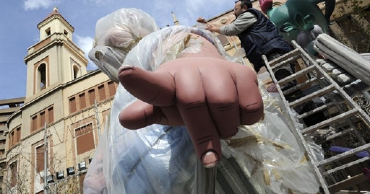 Підготовка ляльок до фестивалю Фальяс (Las Fallas) &mdash; свята вогню і приходу весни. / © AFP