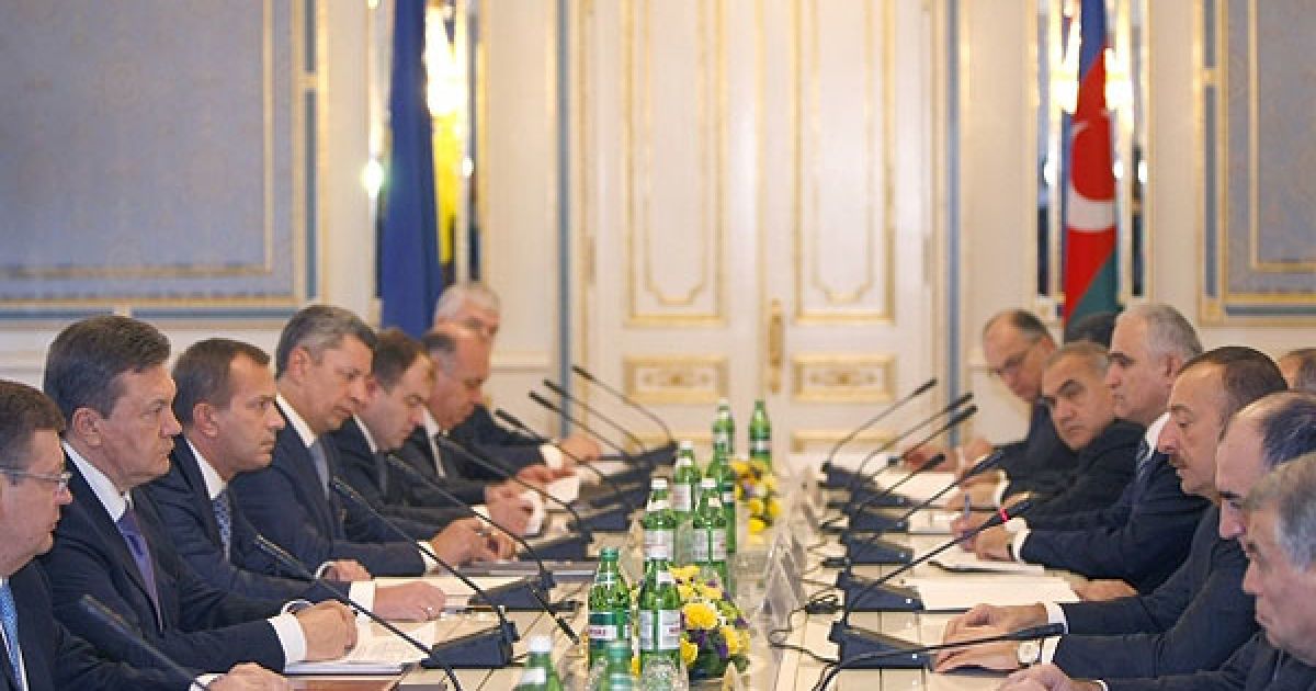 Під час зустрічі Янукович і Алієв обговорили питання активізації подальшого українсько-азербайджанського діалогу на вищому рівні. / © President.gov.ua