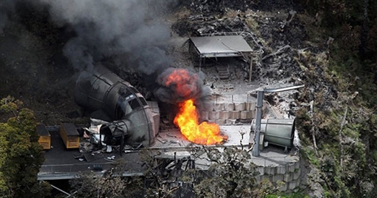 Нова Зеландія, Греймут. Полум'я виривається з вентиляційного отвору
вугільної шахти на річці Пайк поблизу Греймута. Цей інцидент став
найгіршим в історії вугледобувної промисловості Нової Зеландії, під
час пожежі загинули 29 шахтарів. / © AFP