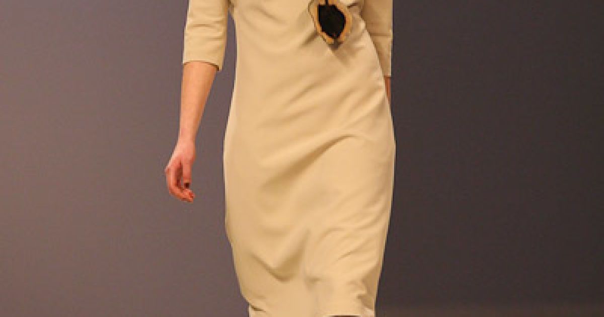 Lует KAMENSKAYAKONONOVA для UFW-2011 створив колекцію, головною героїнею якої є дівчина-мандрівниця.
