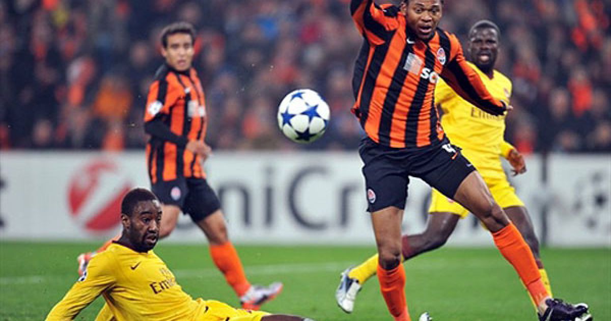 На 28-й хвилині після подачі Жадсона зі штрафного ударом головою м&#039;яч забив Дмитро Чигринський. / © AFP