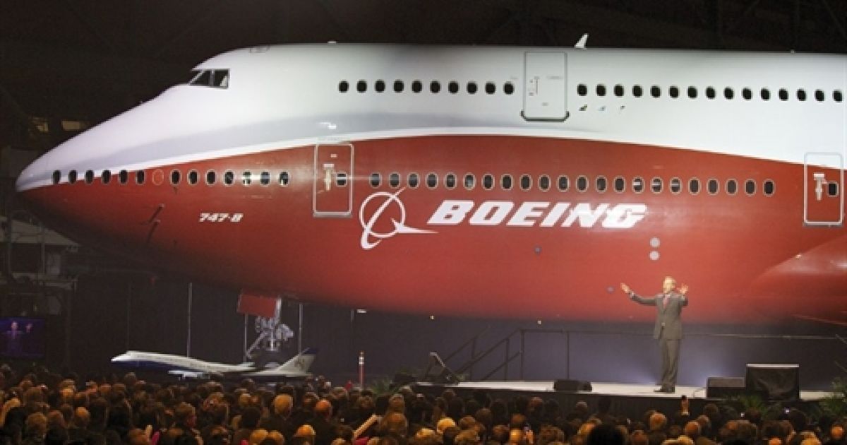 Boeing 747-8 Intercontinental завдовжки 76,4 м, вміщає до 467 пасажирів і розвиває крейсерську швидкість у 917 км на годину. / © AFP