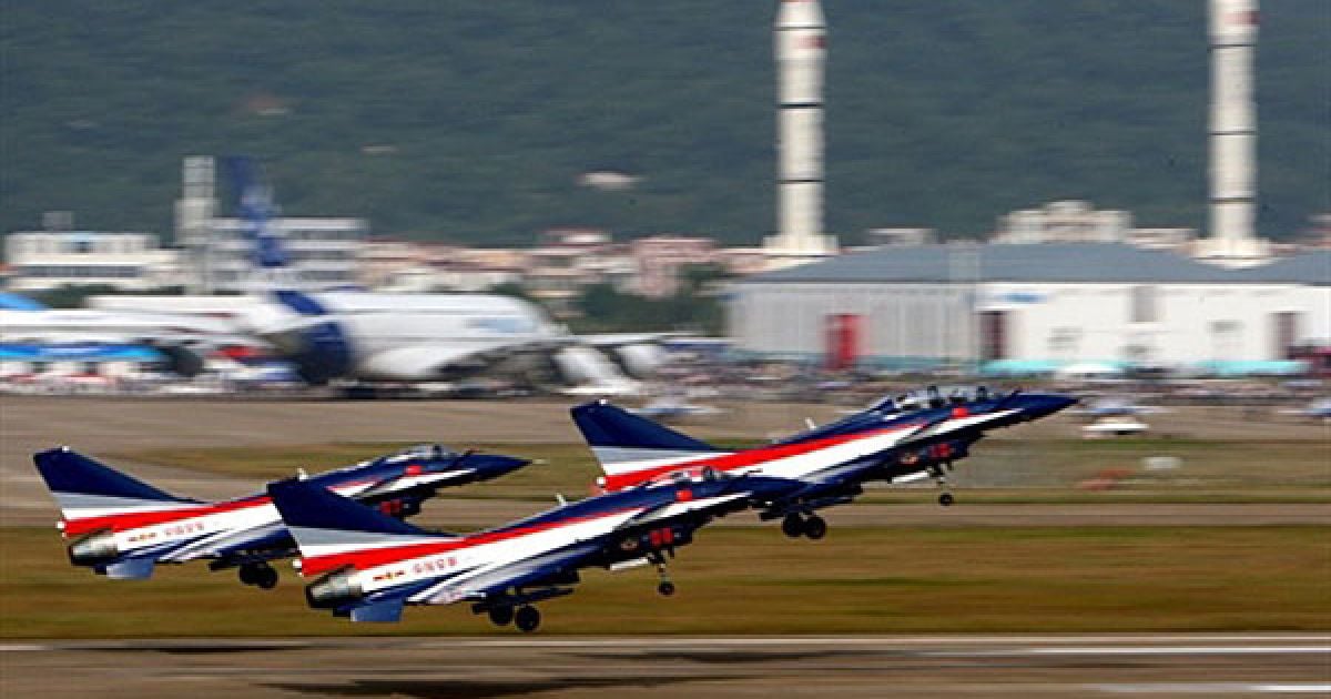 Виступ китайських реактивних винищувачів J-10 / © AFP