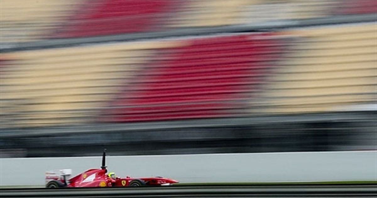 Іспанія, Монтмело. Бразильський гонщик компанії Ferrari Феліпе Маса готуєьтся до гонки на треку в Монтмело. / © AFP