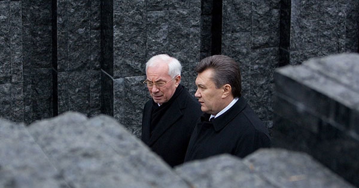 Віктор Янукович і Микола Азаров відвідали Залу пам&rsquo;яті Національного музею "Меморіал пам&rsquo;яті жертв голодоморів в Україні" / © President.gov.ua