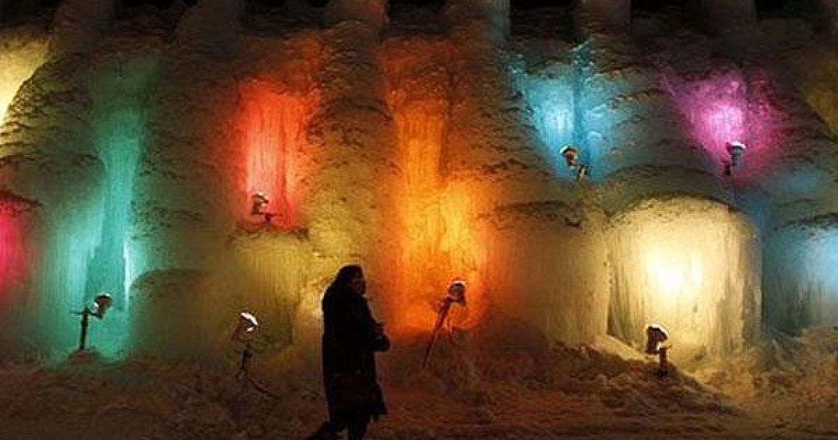 У японському місті Саппоро стартував "Сніговий фестиваль", на якому представлені сотні льодових скульптур. / © donbass.ua