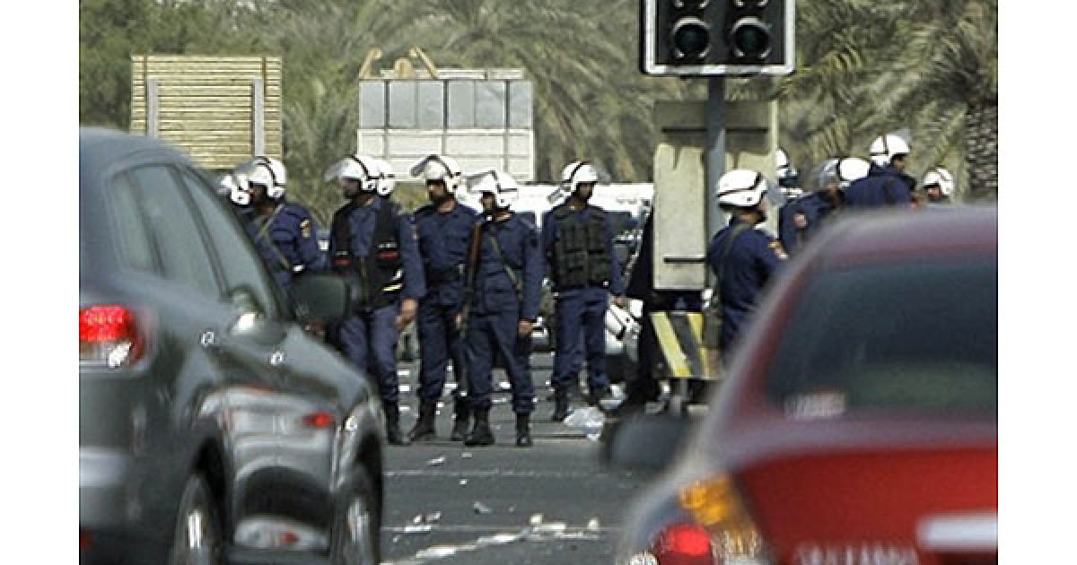 До столиці Бахрейну Манами влада ввела армійські підрозділи. / © AFP