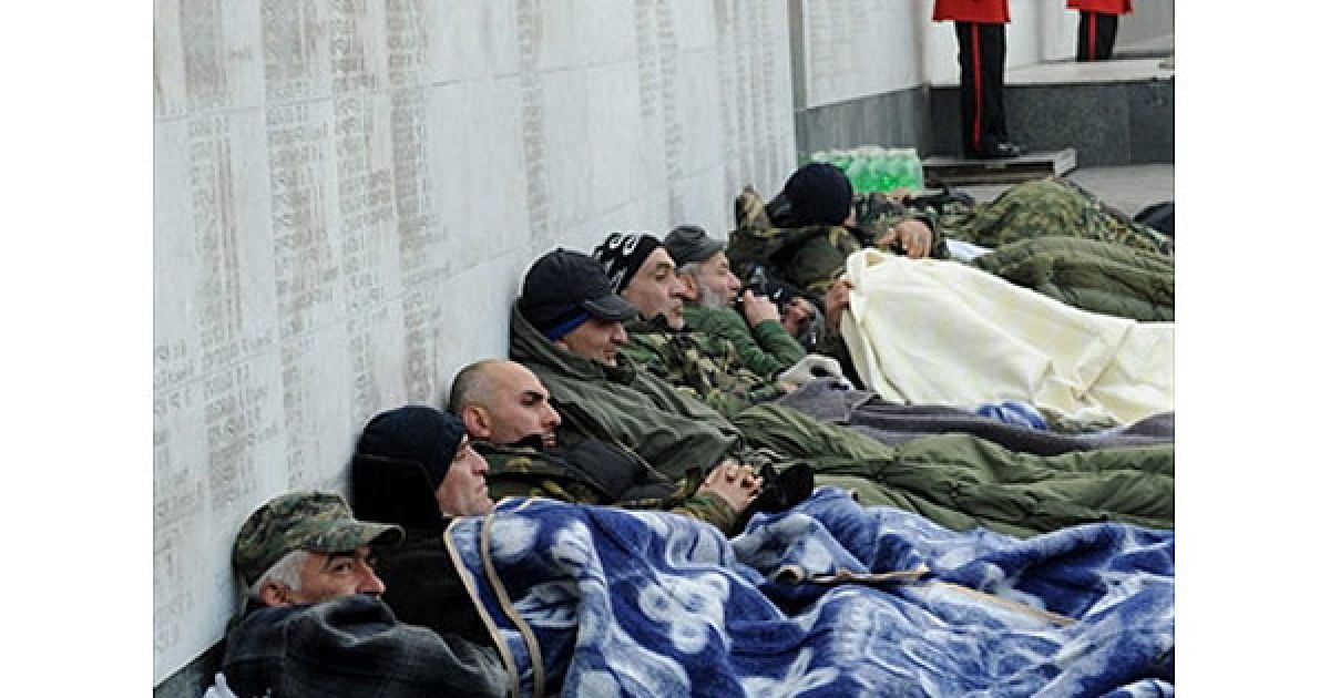 Грузія, Тбілісі. Грузинські ветерани армії почали голодування біля військового меморіалу у Тбілісі. За даними грузинських ЗМІ, ветерани протестують проти скасування їхніх пільг. / © AFP