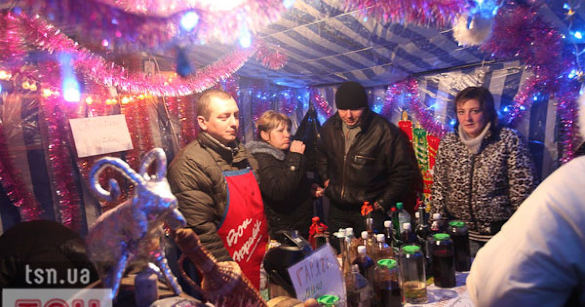 В місті Мукачево на Закарпатті провели фестиваль вина "Червоне вино 2011", в якому взяли участь більше 150 виноробів.