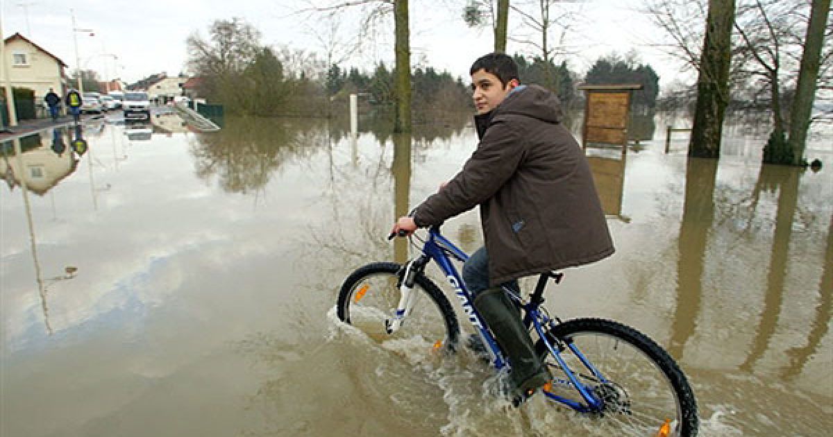 Поблизу міста Кондрен, Північна Франція, де вийшла з берегів річка Уаза / © AFP