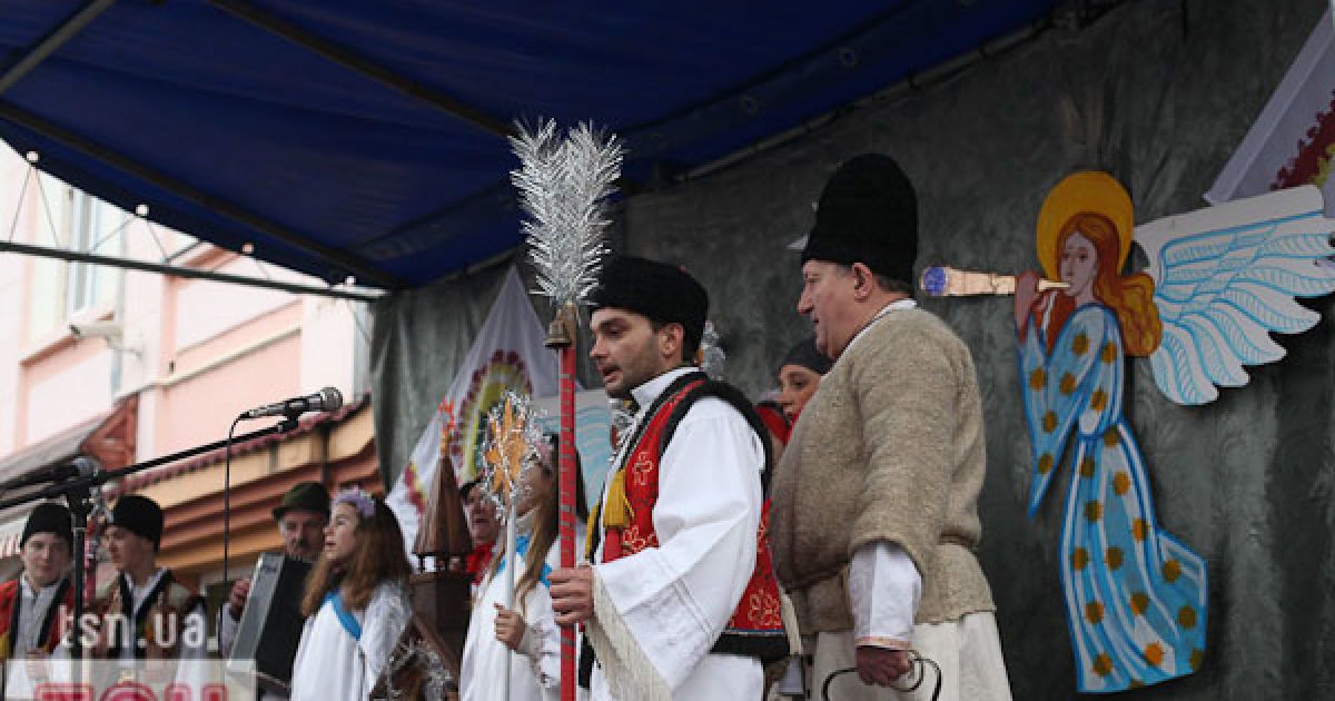 В місті Мукачево на Закарпатті провели фестиваль вина "Червоне вино 2011", в якому взяли участь більше 150 виноробів.
