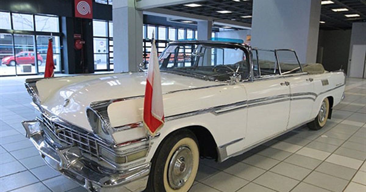 Репліка автомобіля Ford Lincoln, в якому застрелили Джона Кеннеді / © AFP