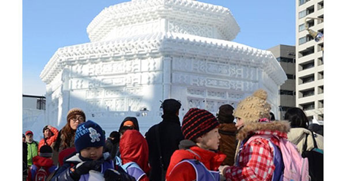 Відвідувачі фестивалю снігу та льоду цього року зможуть побачити приблизно 250 великих і малих скульптур. / © AFP