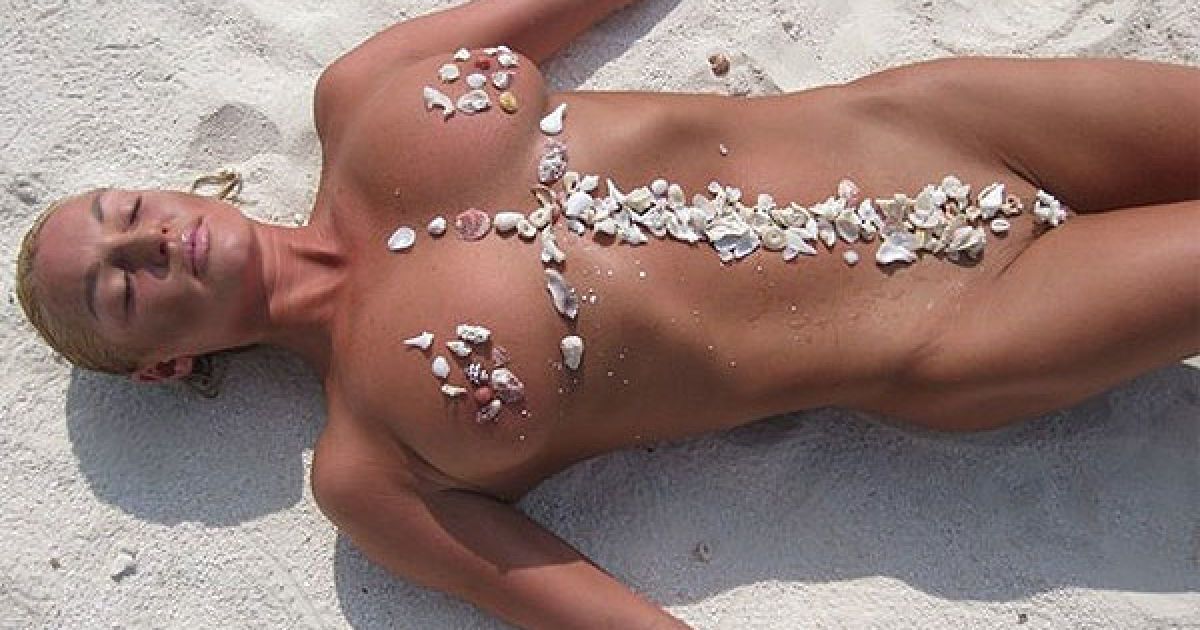 Російська балерина Анастасія Волочкова виклала фотографії у стилі "Ню" у своєму блозі для "тих, хто любить погарячіше!"