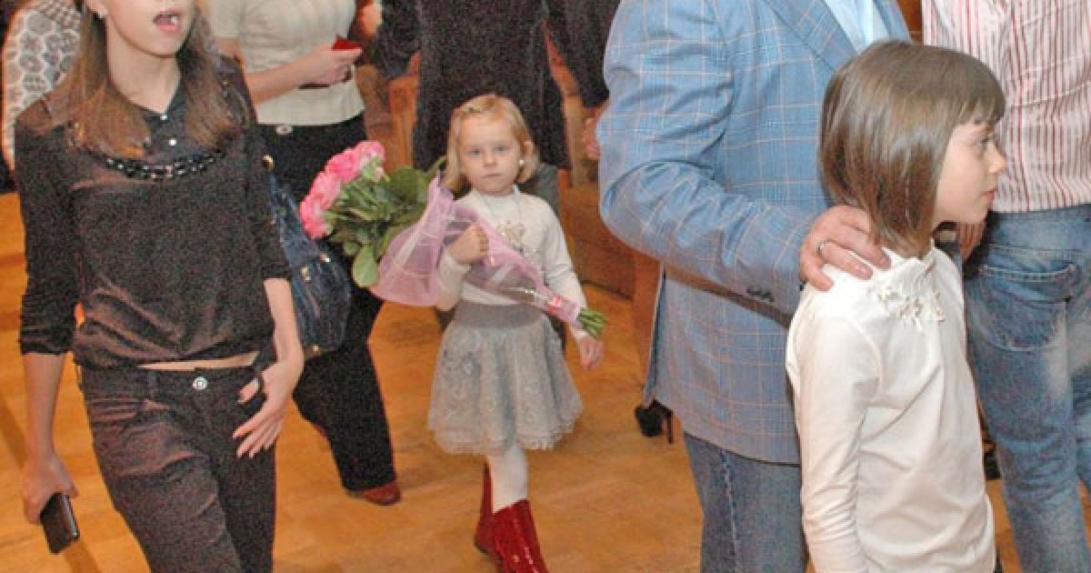 Чоловік Віри Брежнєвої Михайло Кіперман прийшов з двома доньками від попереднього шлюбу.