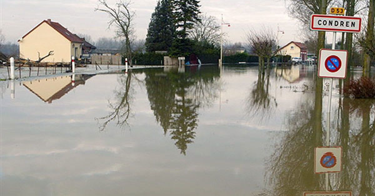 Поблизу міста Кондрен, Північна Франція, де вийшла з берегів річка Уаза / © AFP