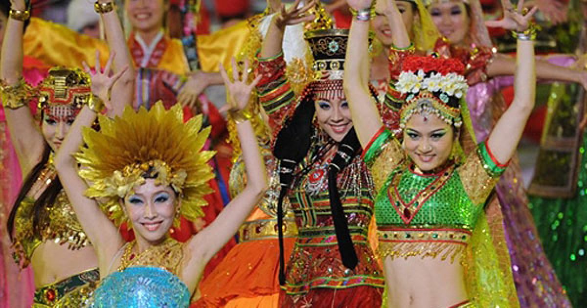 Урочиста церемонія відкриття 16-их Азіатських ігор у китайському місті Гуанчжоу. / © AFP