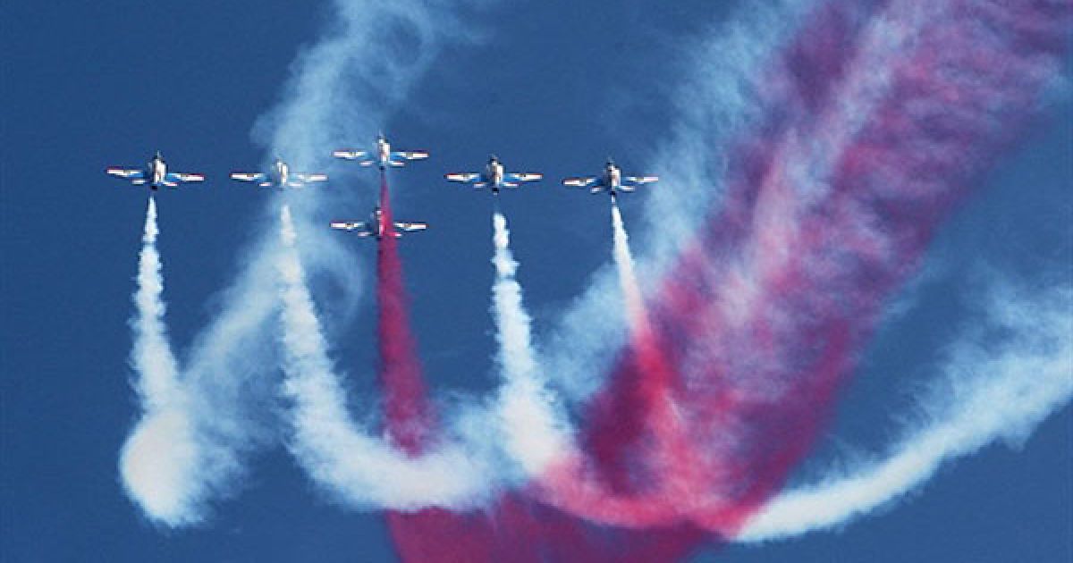 Виступ пакистанських винищувачів на авіасалоні "Airshow China 2010" / © AFP